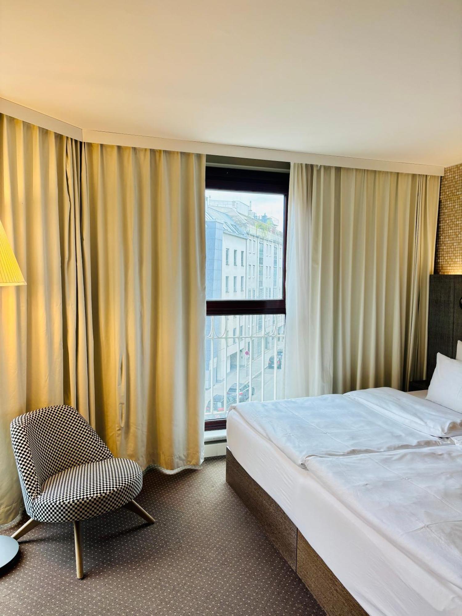 Pentahotel Hotel 4*